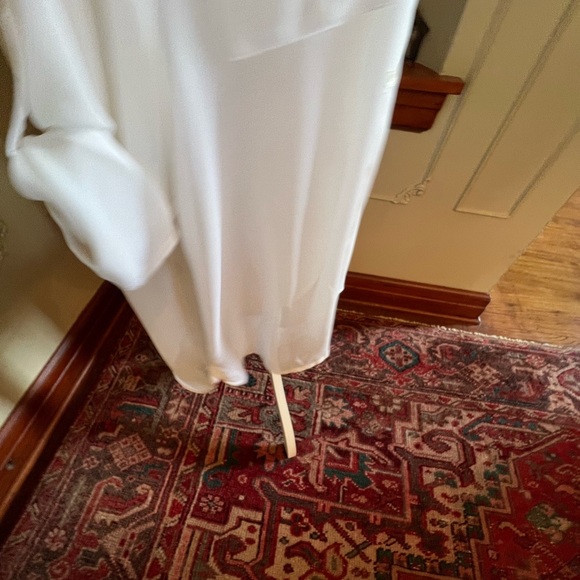 DKNYC White Sheer Button Front blouse. - Picture 5 of 8